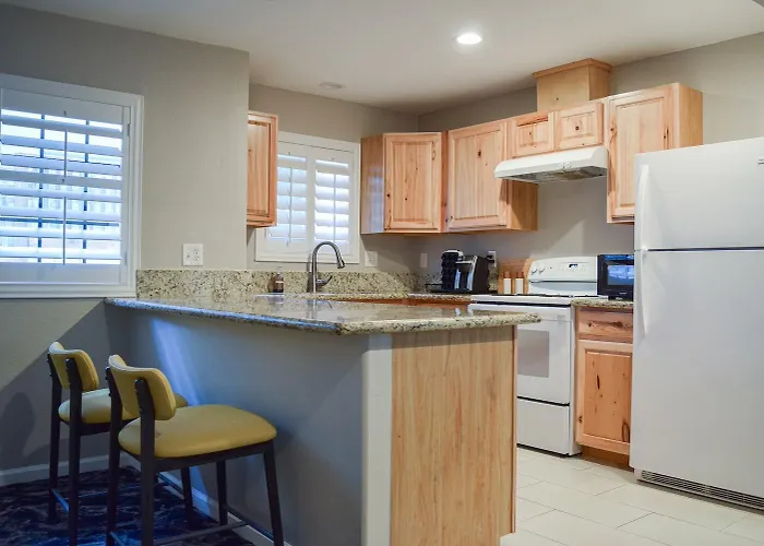Cheap hotel: Creekside Inn Downtown